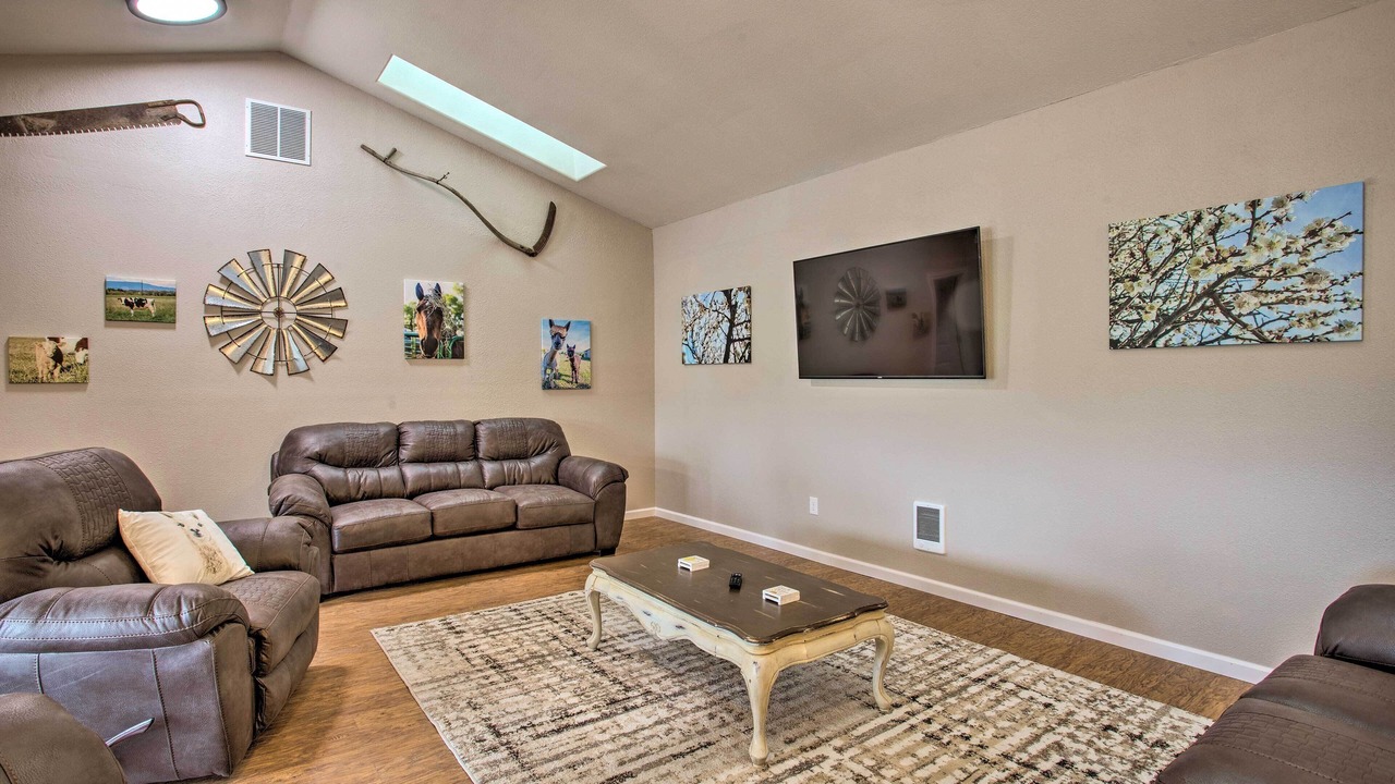 Photo of Livingroom in Fruitvale