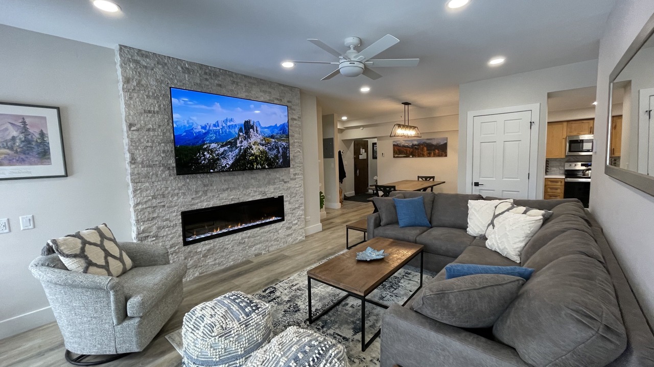 Photo of Bedroom in Peak 9
