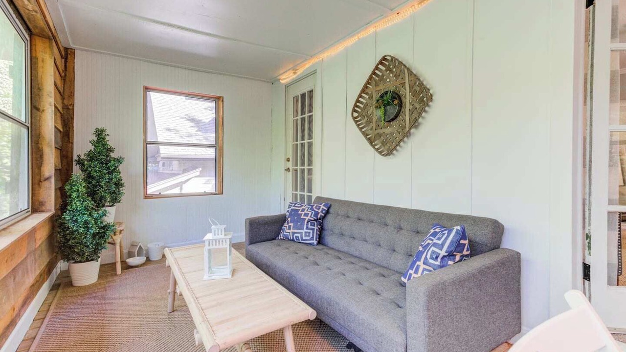 Photo of Livingroom in South Hyde Park