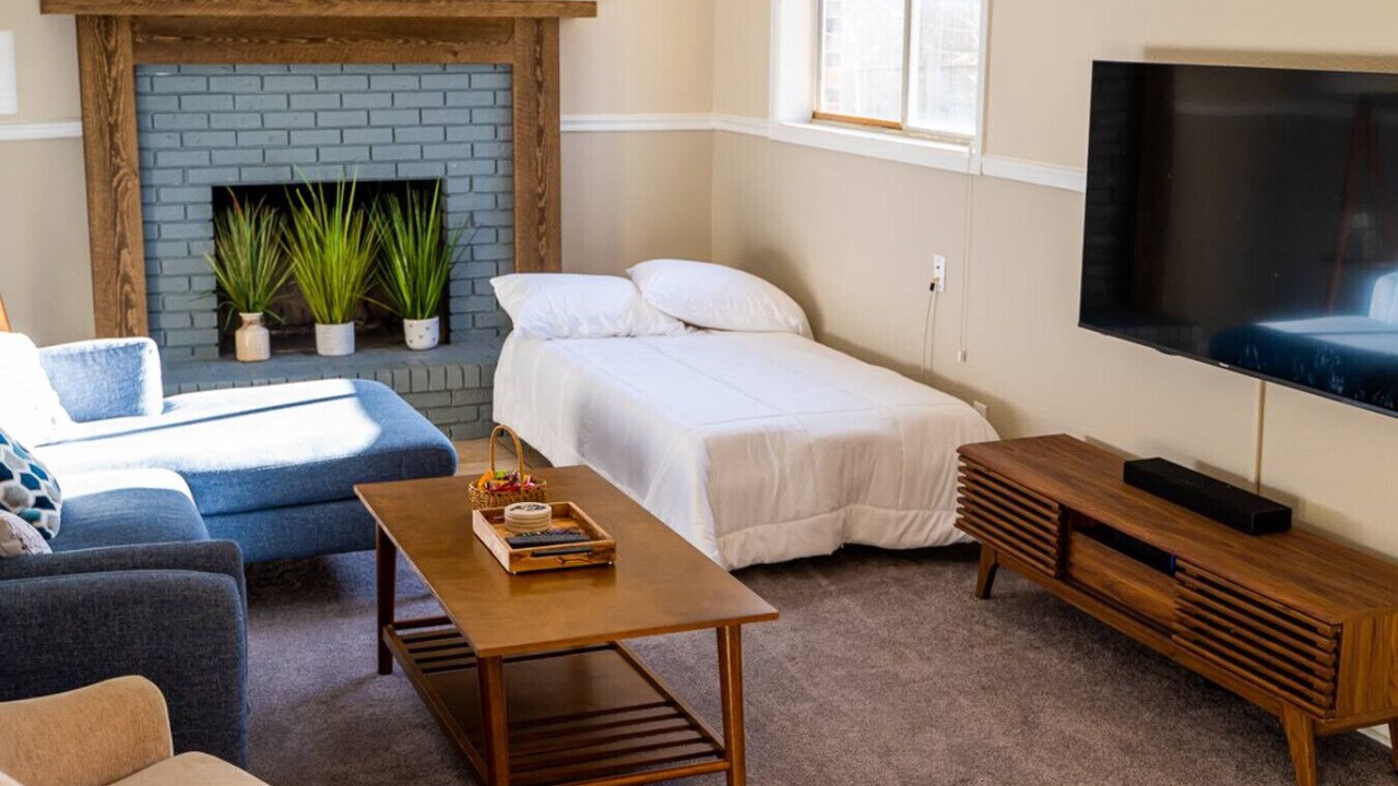 Photo of Livingroom in North Central Westminster