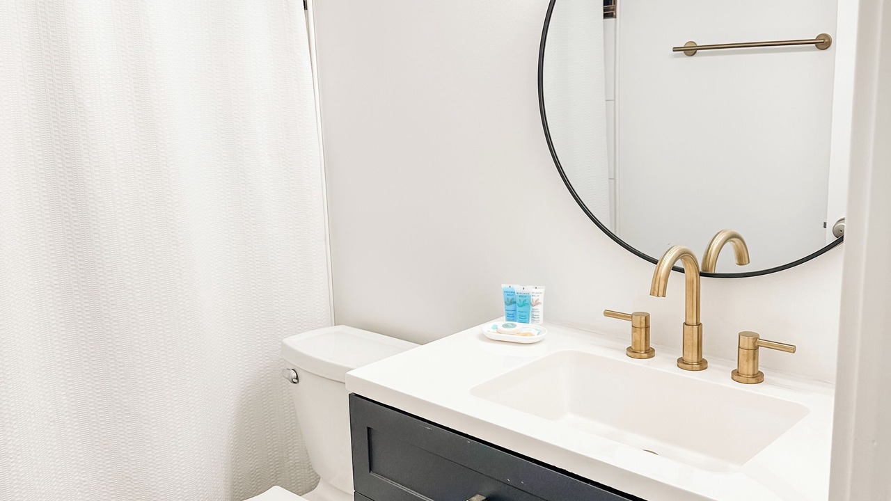 Photo of Bathroom in Sandy