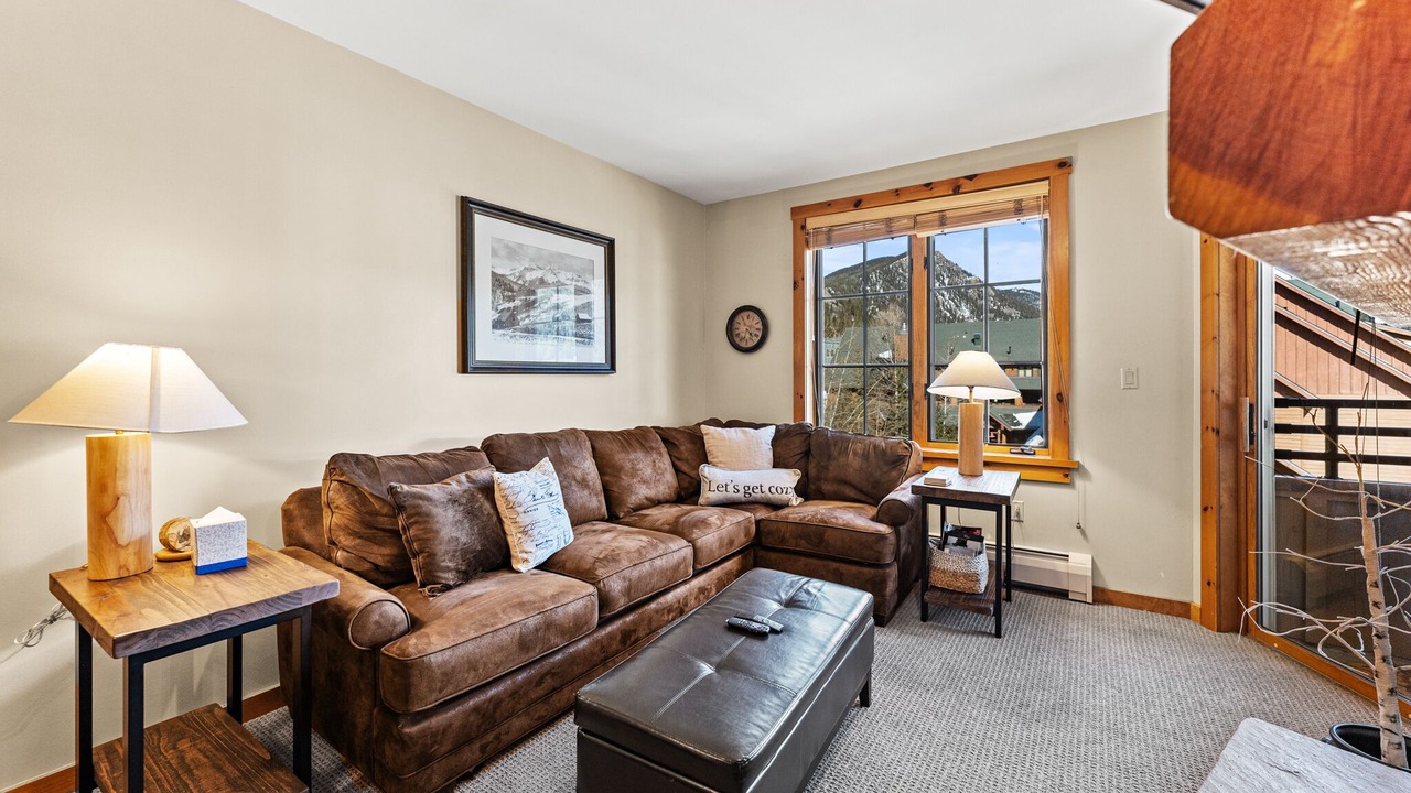 Photo of Livingroom in River Run