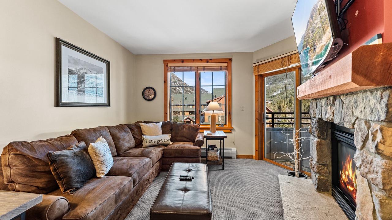 Photo of Livingroom in River Run