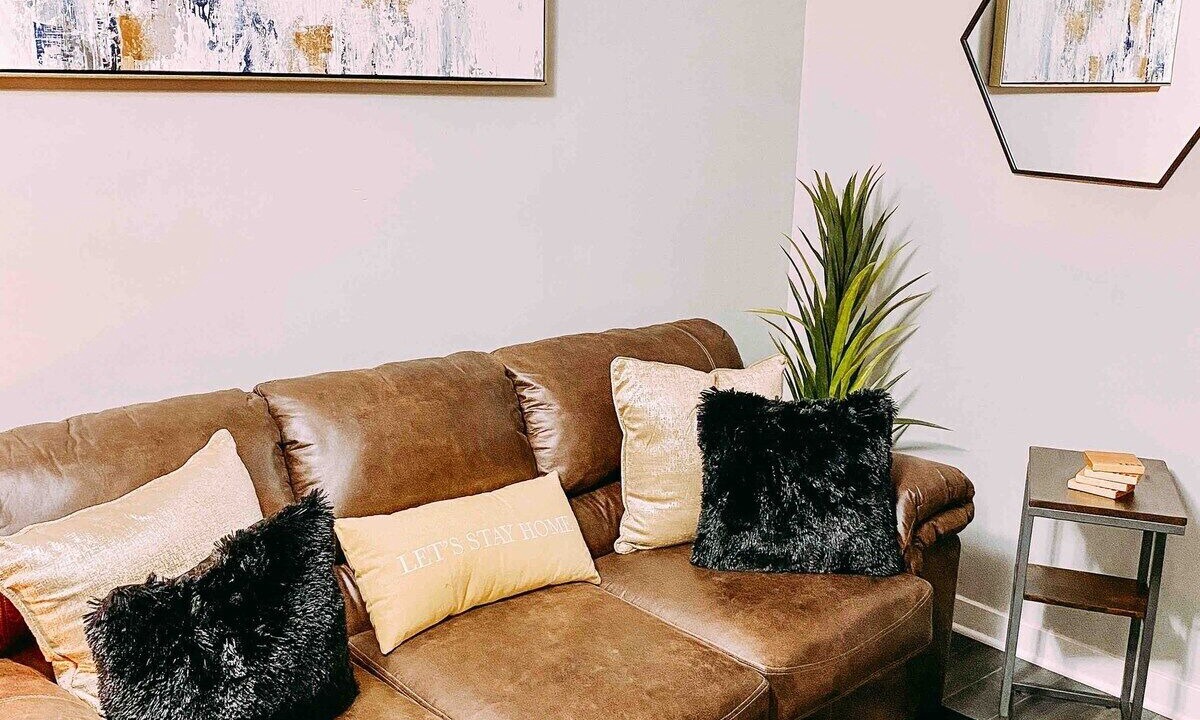 Photo of Livingroom in West Plaza