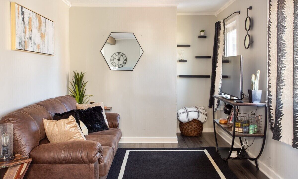 Photo of Bedroom in West Plaza