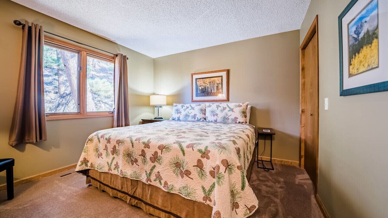 Photo of Bedroom in Aspen Brook