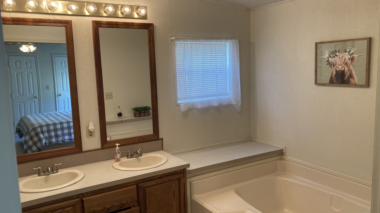 Photo of Bathroom in Wa Keeney
