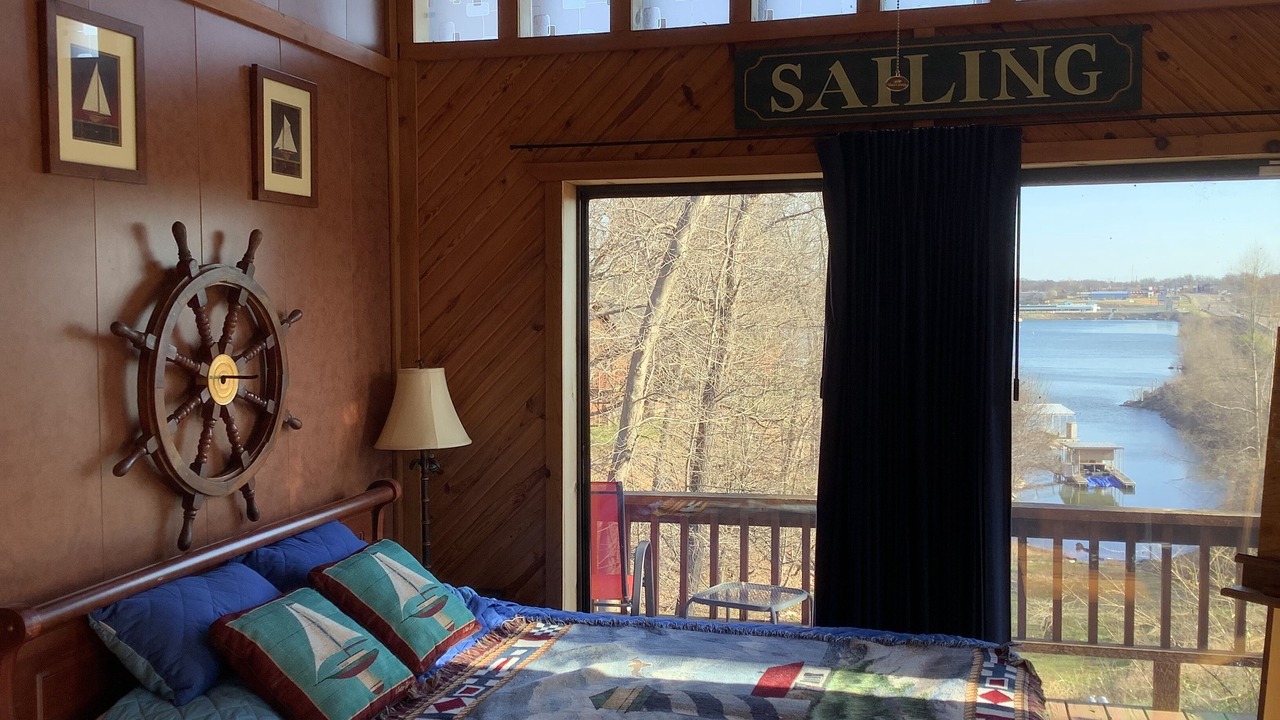 Photo of Bedroom in Grove