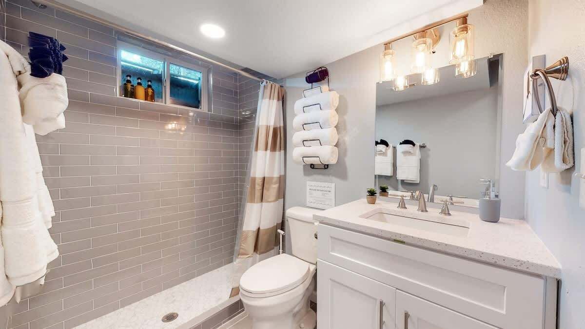 Photo of Bathroom in Dupont