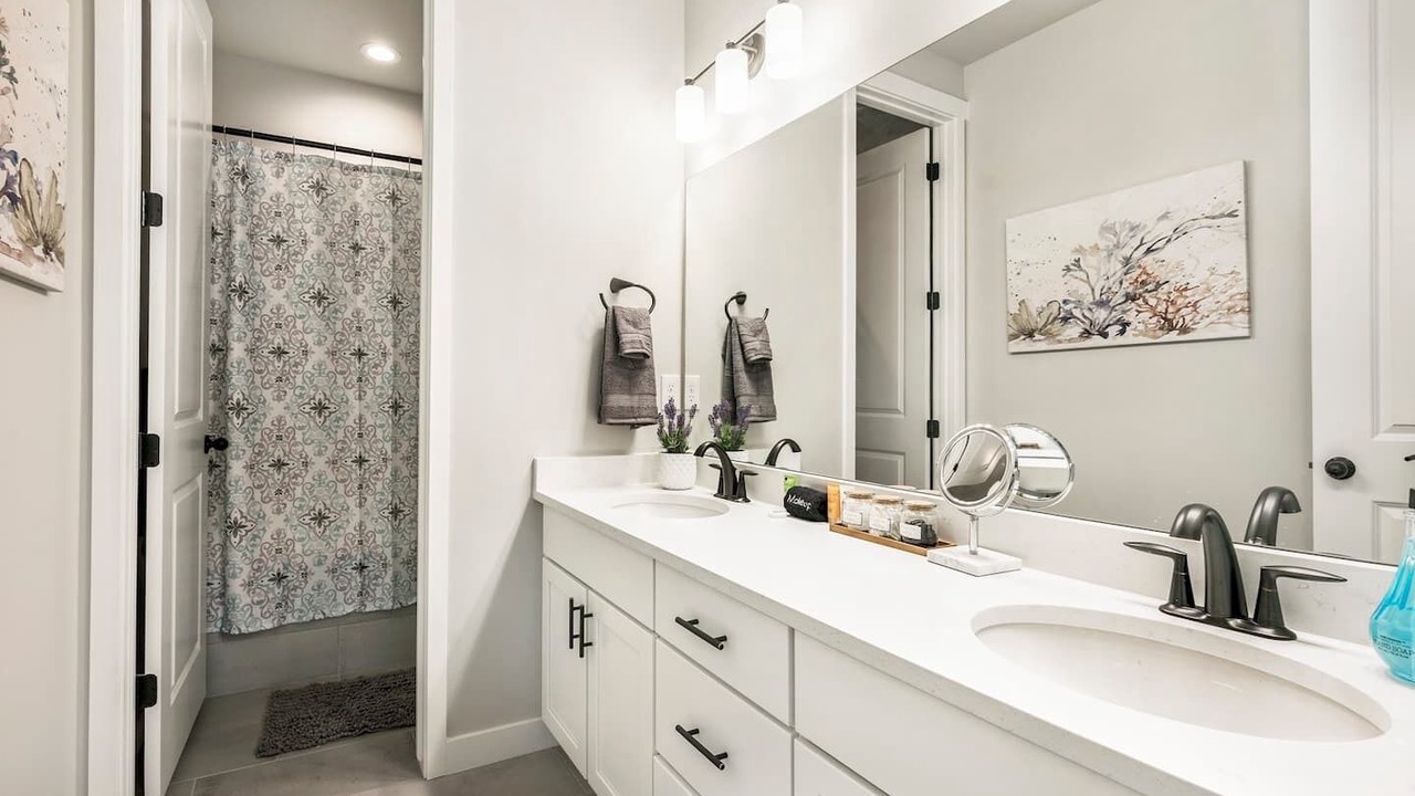 Photo of Bathroom in Hideout