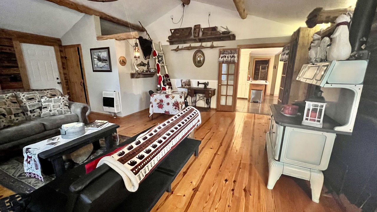Photo of Livingroom in Treece