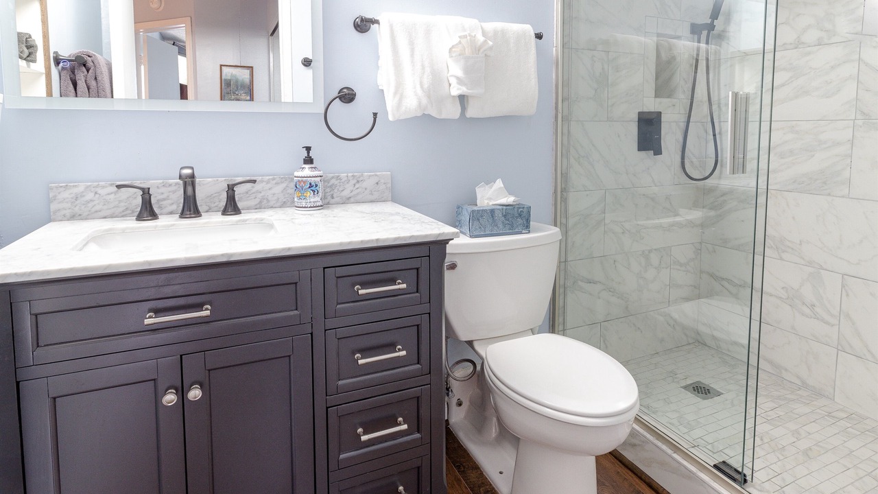 Photo of Bathroom in Peak 9