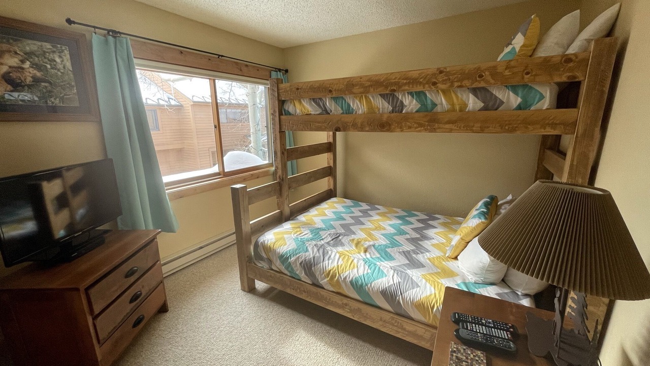 Photo of Bedroom in Peak 9