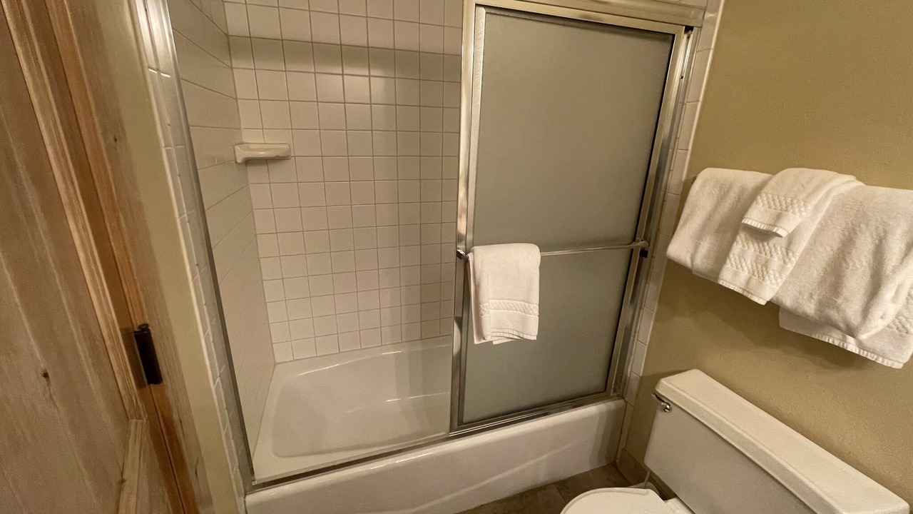 Photo of Bathroom in Peak 9
