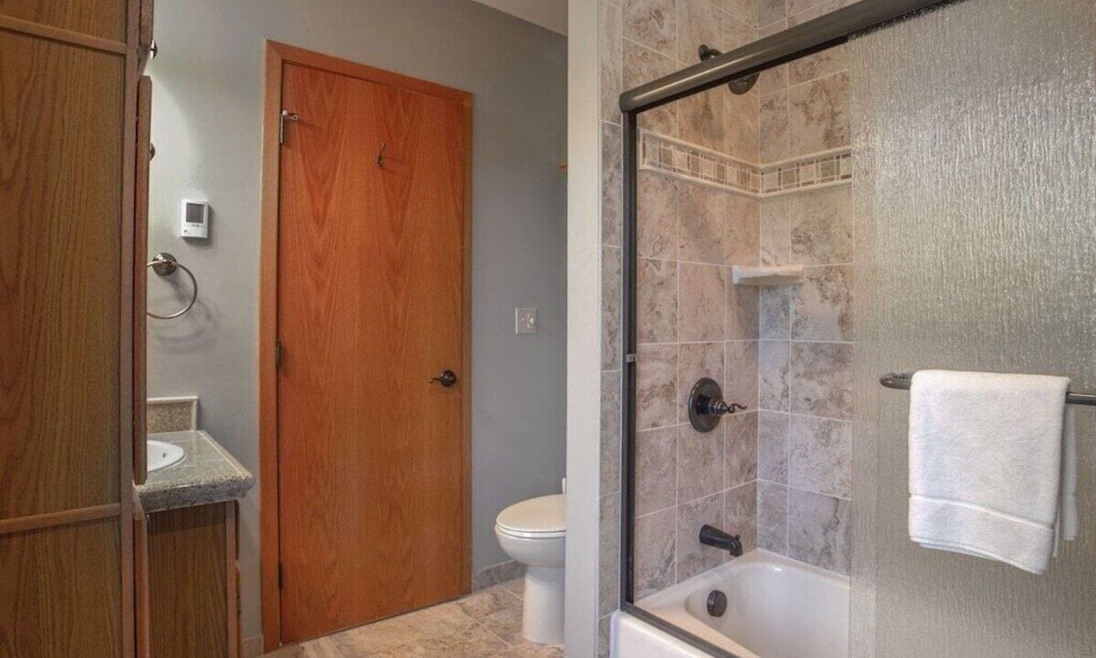 Photo of Bathroom in Warrior's Mark West