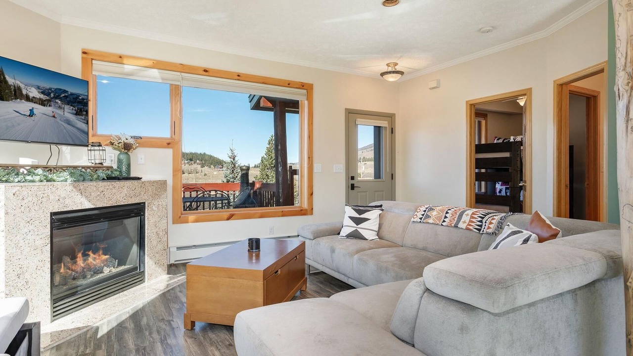 Photo of Livingroom in Summit Cove
