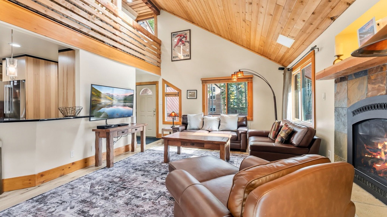 Photo of Livingroom in Warrior's Mark West