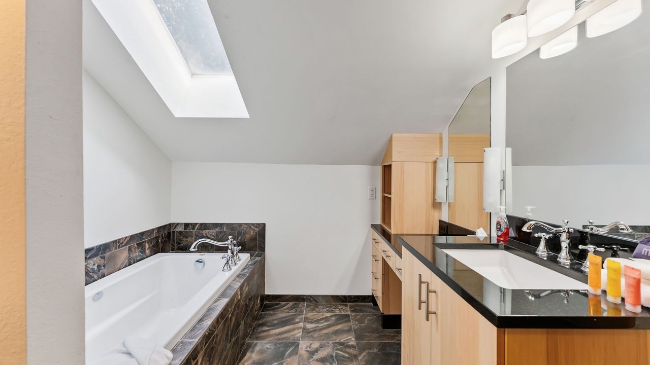 Photo of Bathroom in Warrior's Mark West