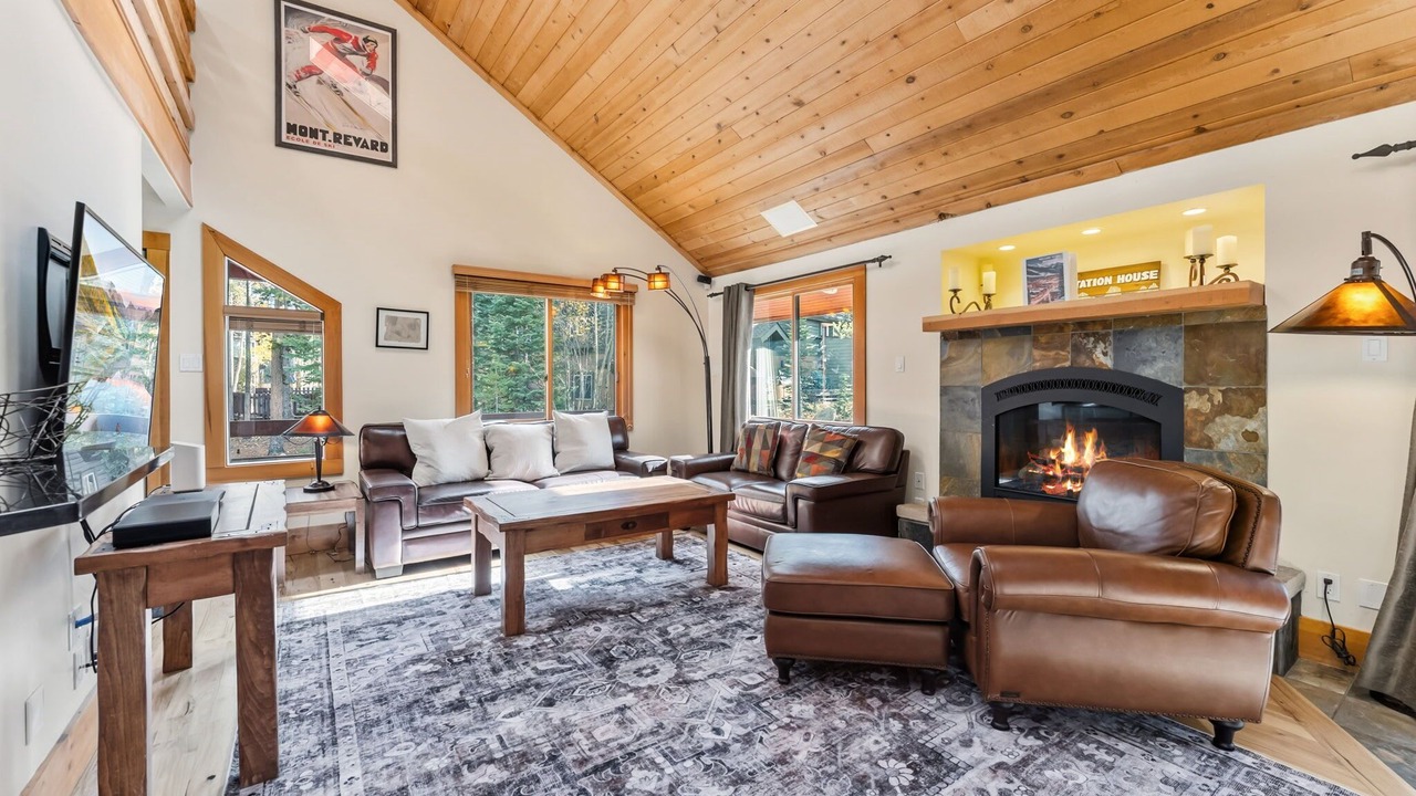 Photo of Livingroom in Warrior's Mark West