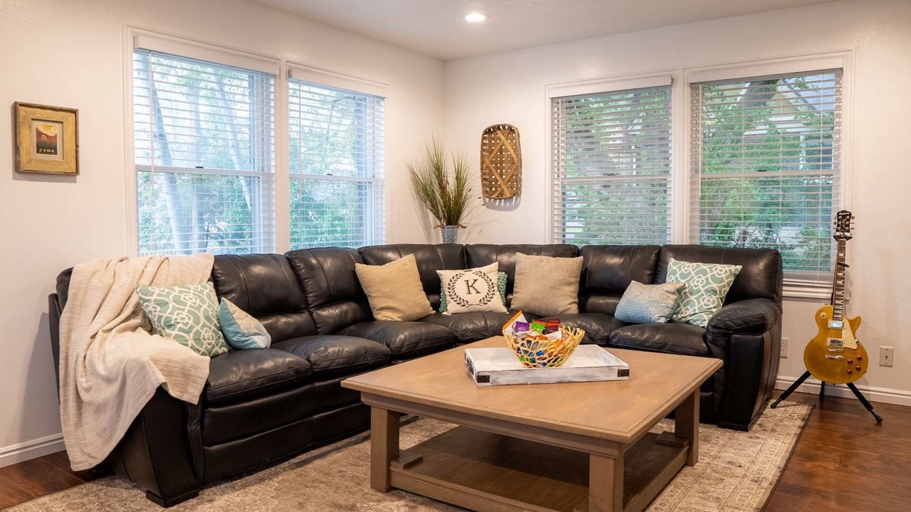Photo of Livingroom in Draper