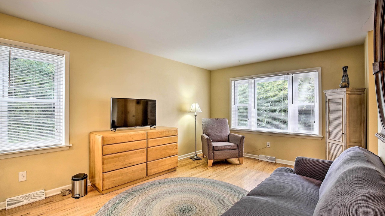 Photo of Livingroom in Northeast Kansas City