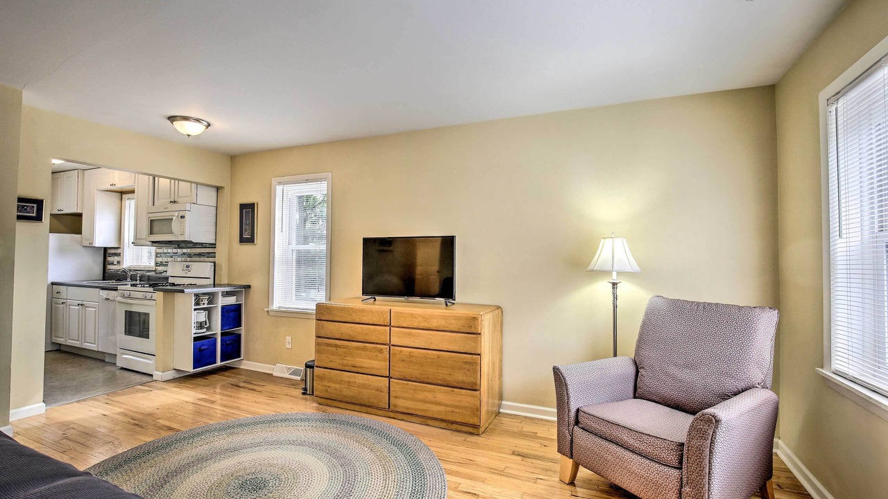 Photo of Livingroom in Northeast Kansas City