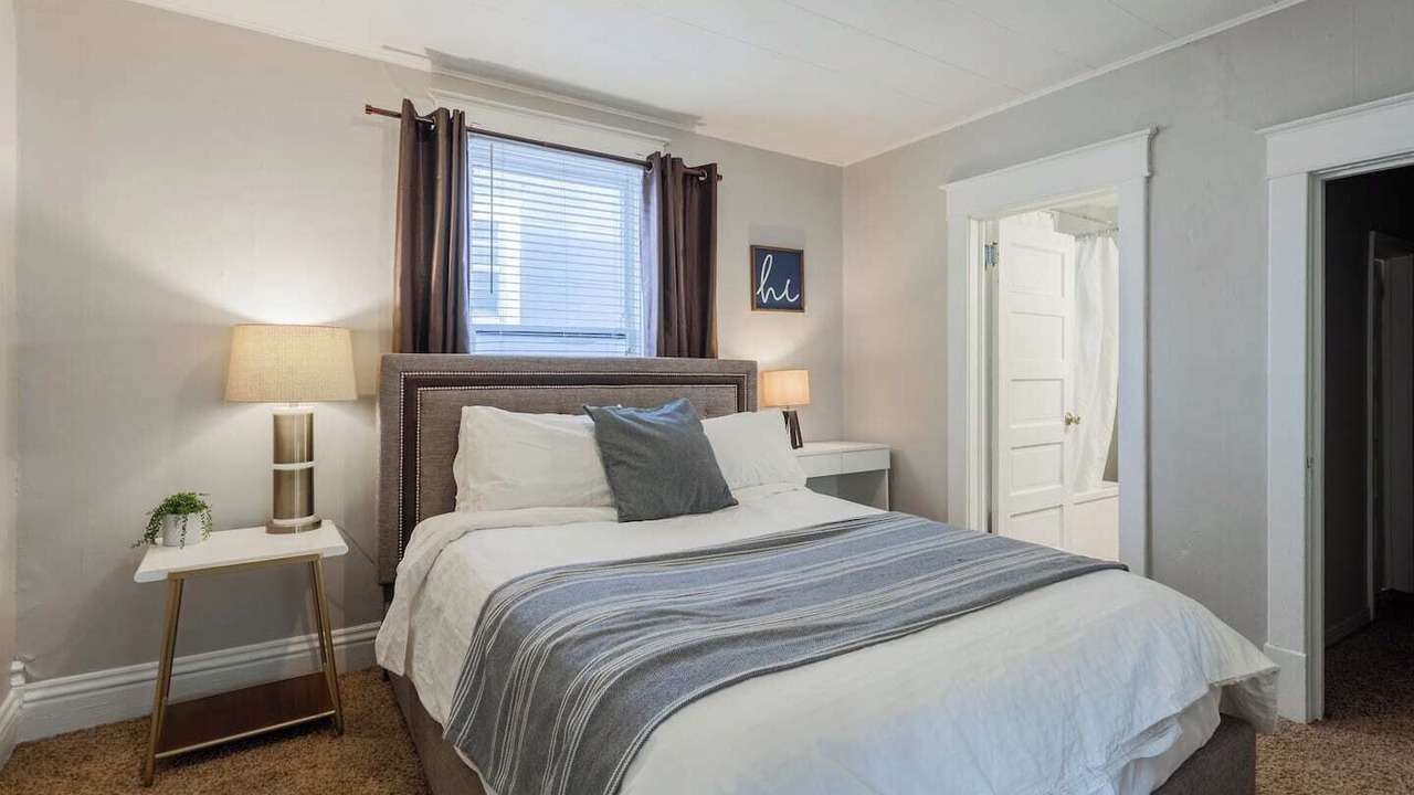 Photo of Bedroom in West Plaza