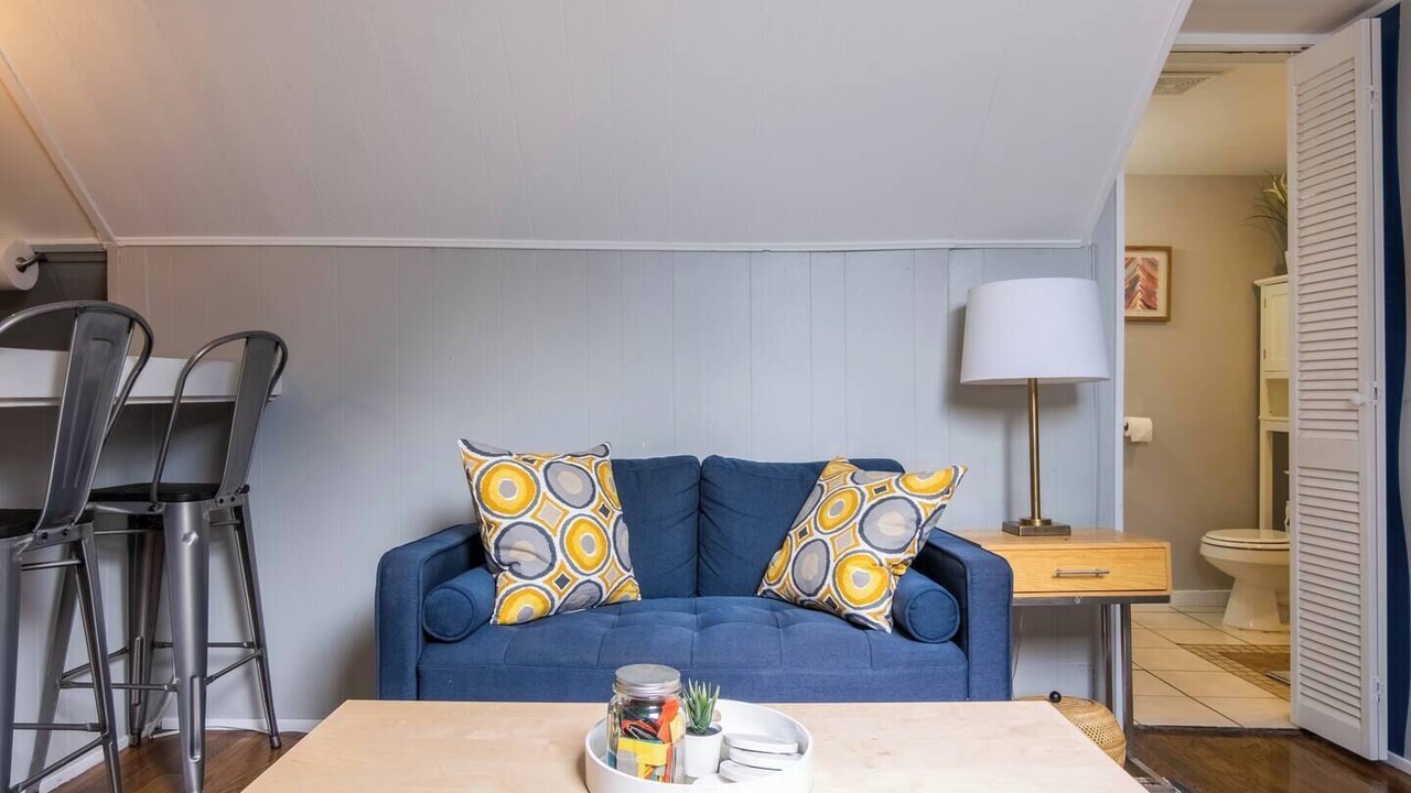 Photo of Livingroom in West Plaza