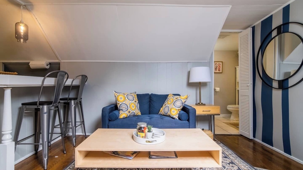 Photo of Livingroom in West Plaza