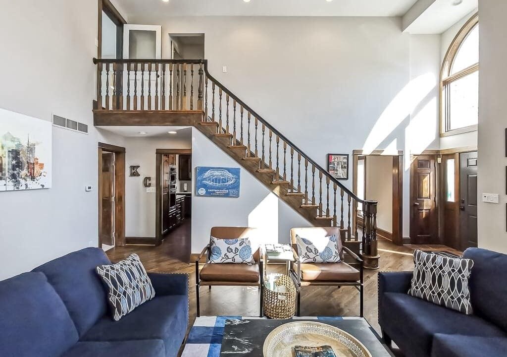 Photo of Livingroom in West Plaza