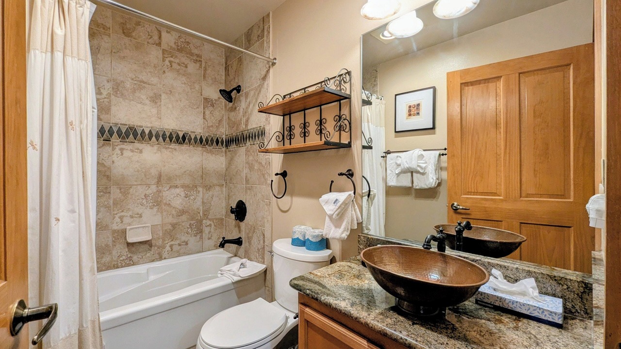 Photo of Bathroom in River Run