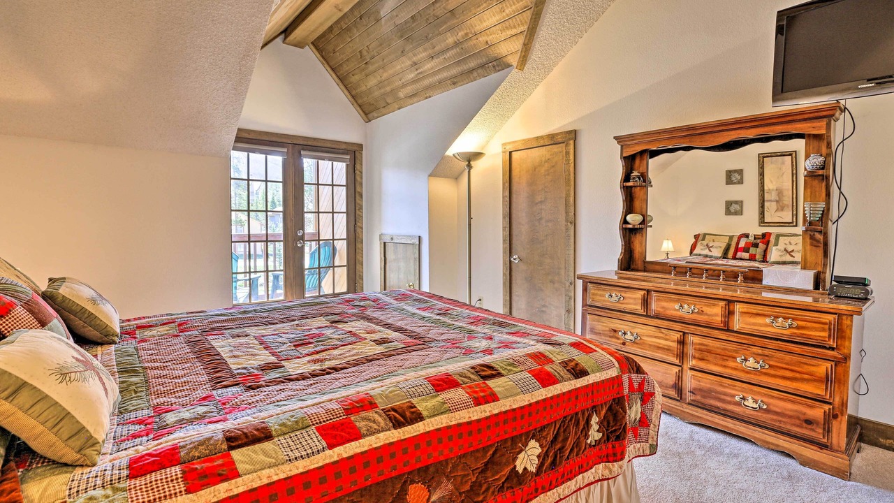 Photo of Bedroom in Summit Cove