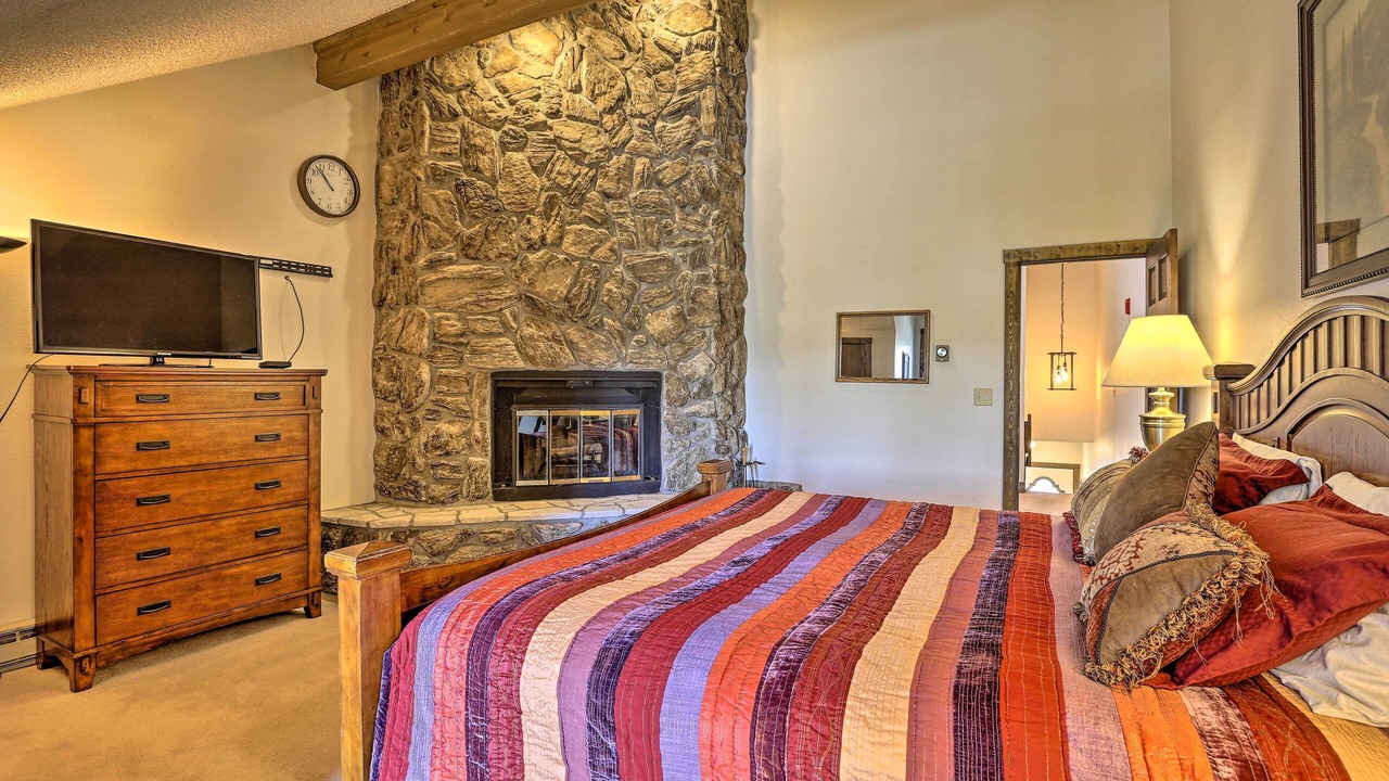 Photo of Bedroom in Summit Cove