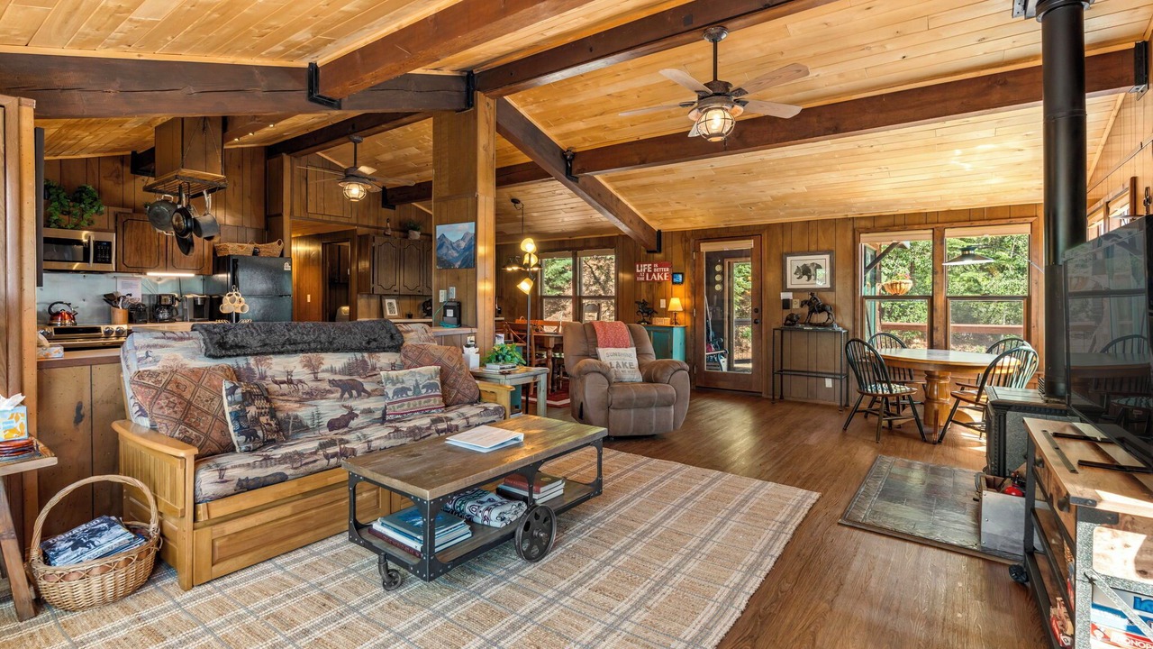 Photo of Livingroom in Bayfield
