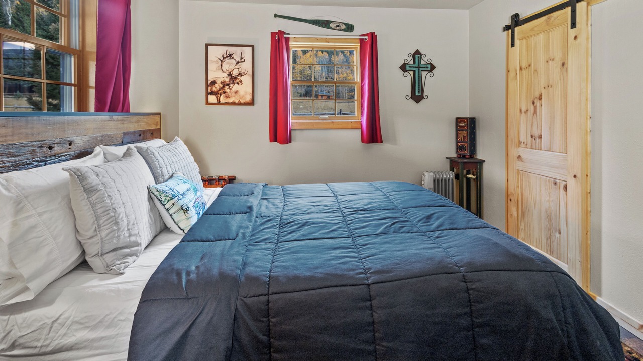 Photo of Bedroom in Red River