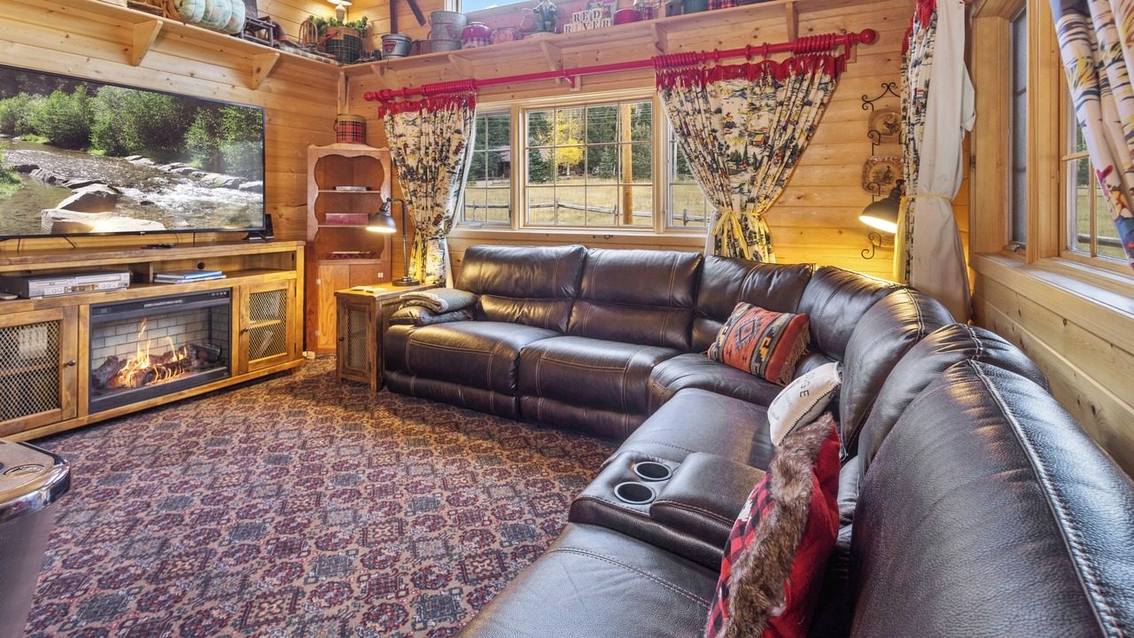 Photo of Livingroom in Red River