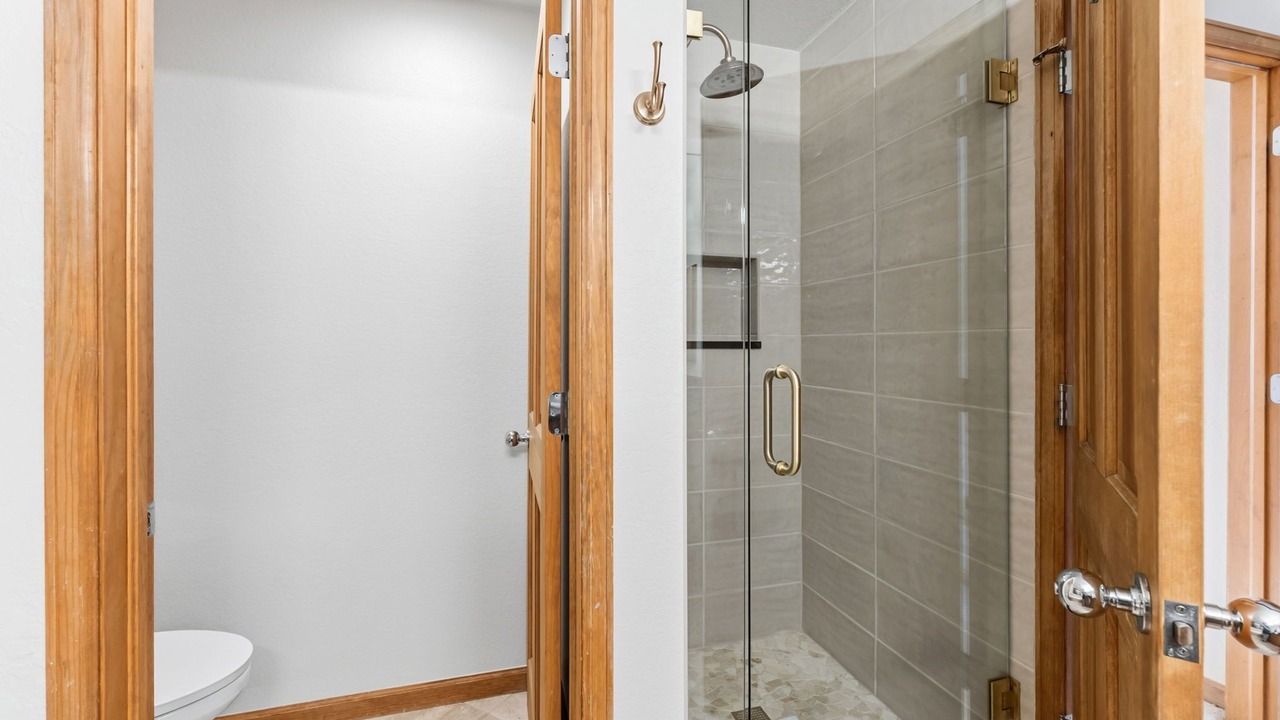 Photo of Bathroom in Peak 9