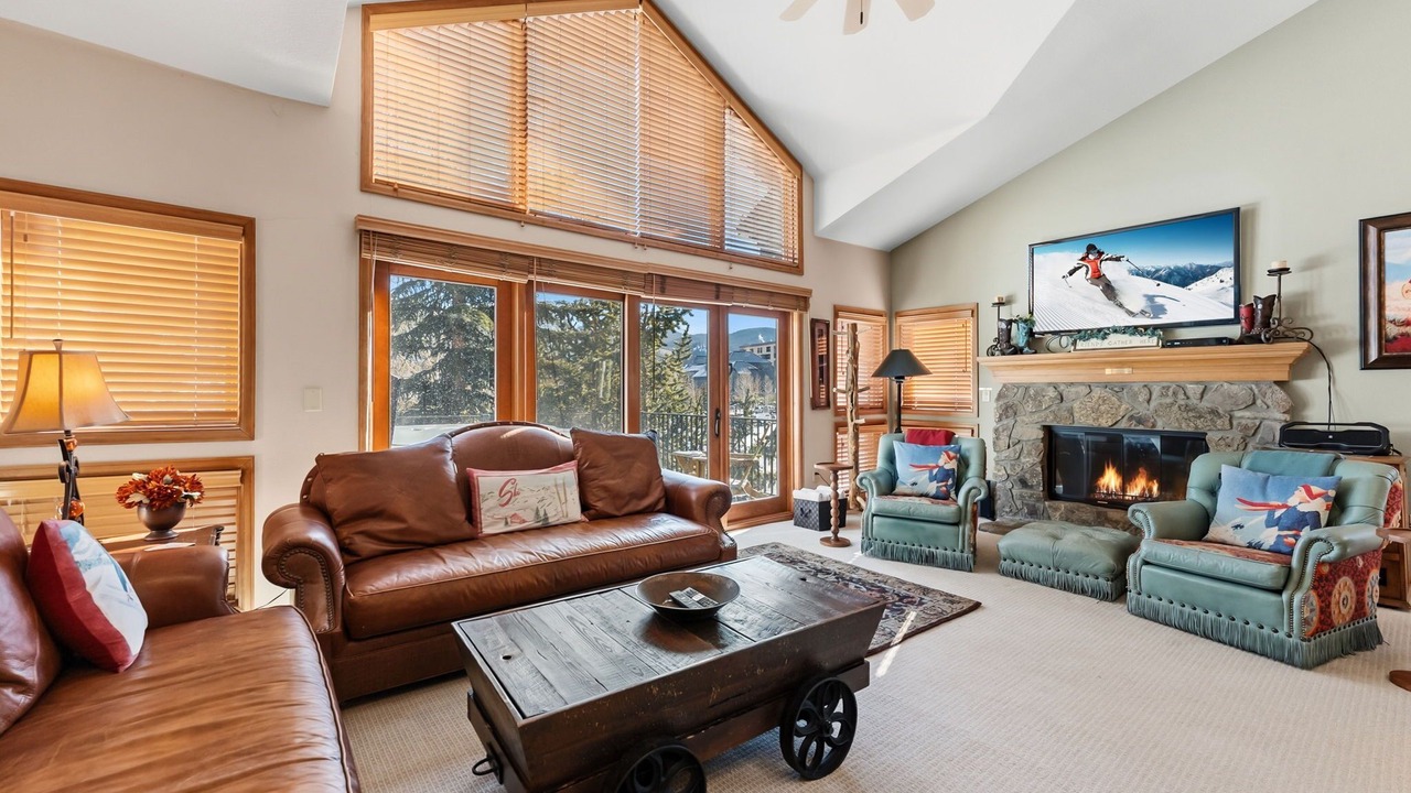 Photo of Livingroom in Peak 9