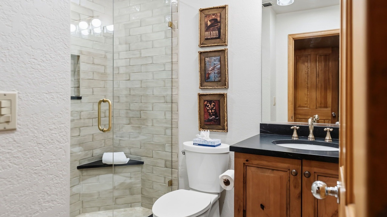 Photo of Bathroom in Peak 9