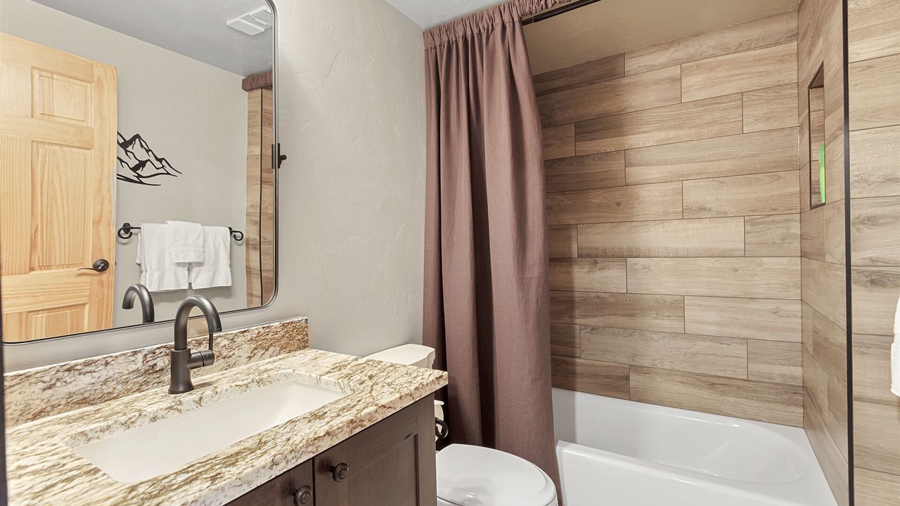 Photo of Bathroom in Peak 9