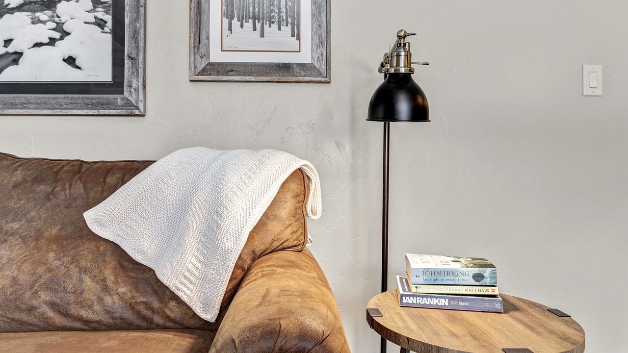 Photo of Livingroom in Peak 9