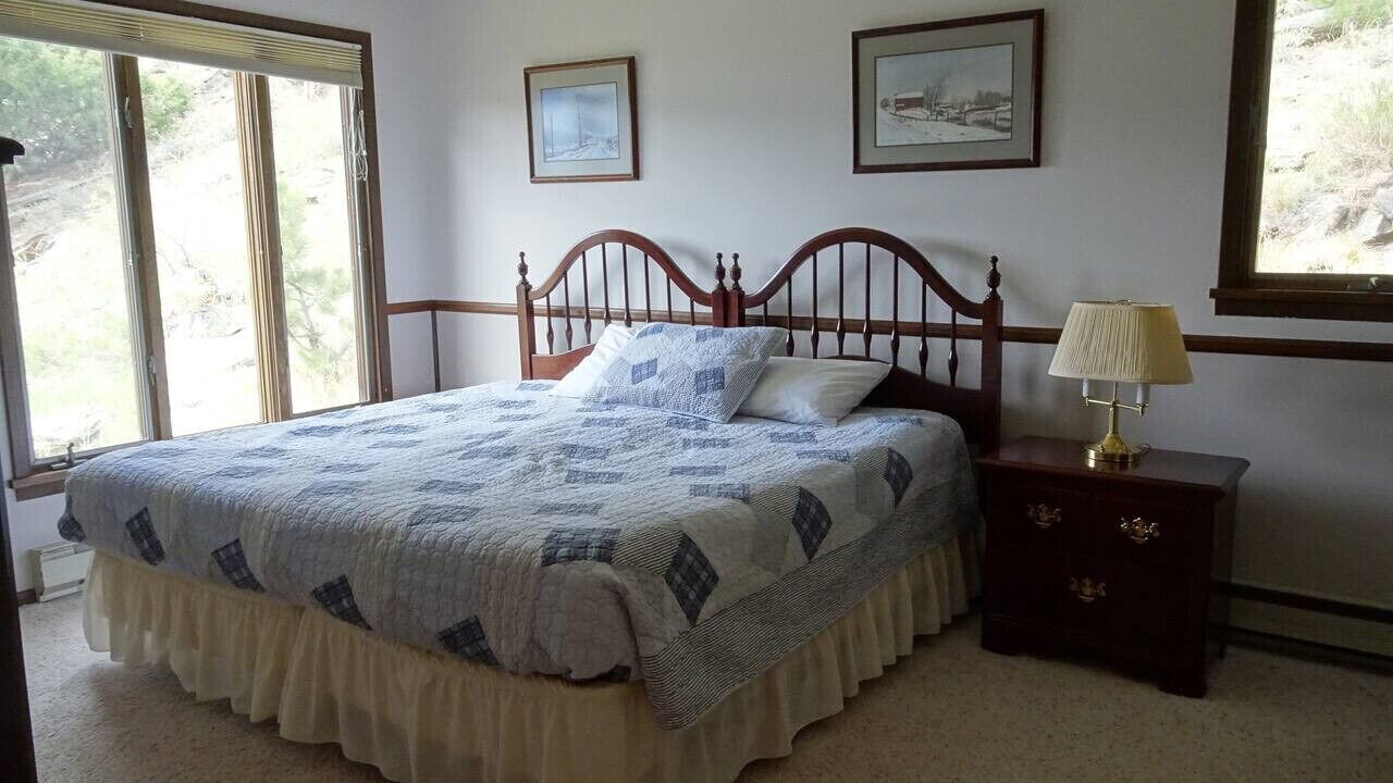 Photo of Bedroom in Windcliff Estates