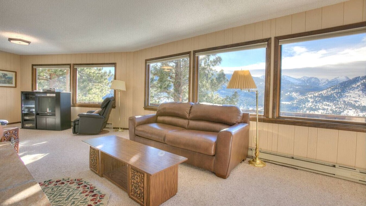 Photo of Livingroom in Windcliff Estates
