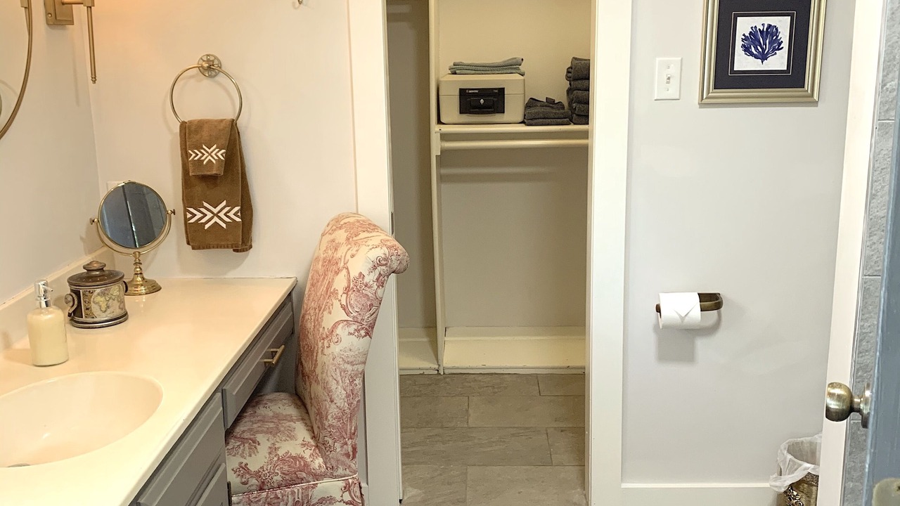 Photo of Bathroom in Pauline
