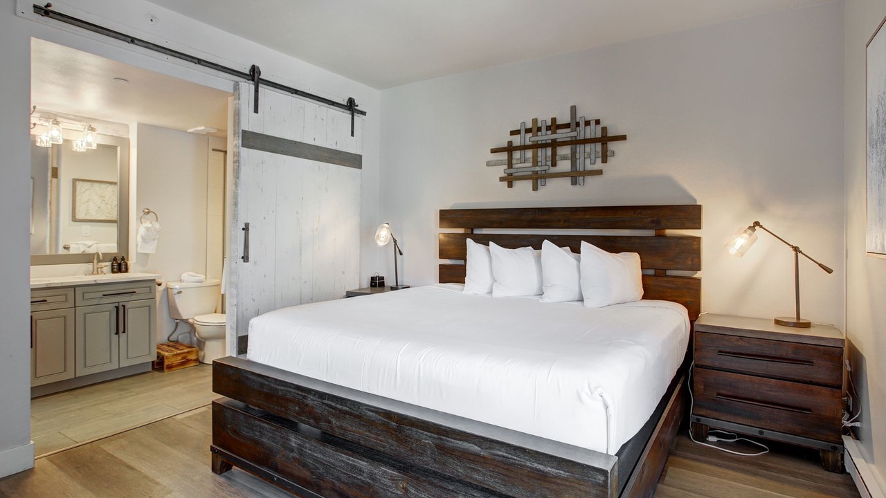 Photo of Bedroom in Peak 9