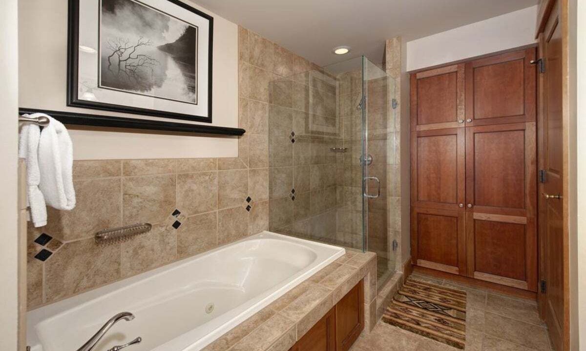 Photo of Bathroom in River Run