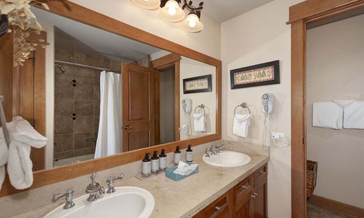 Photo of Bathroom in River Run