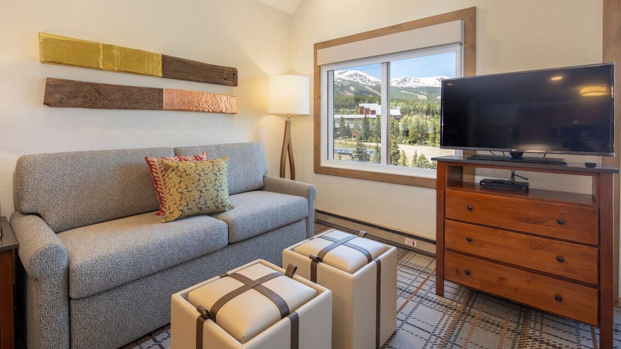 Photo of Livingroom in Peak 9