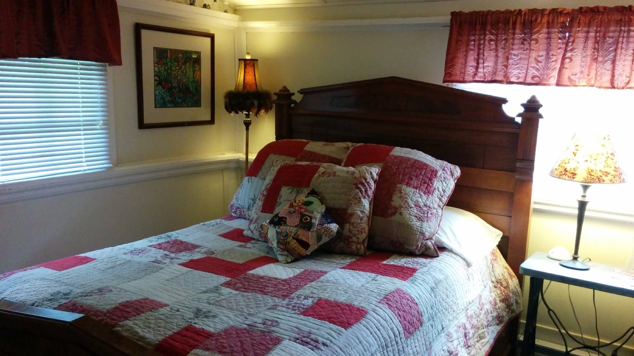 Photo of Bedroom in Manitou Springs Historic District