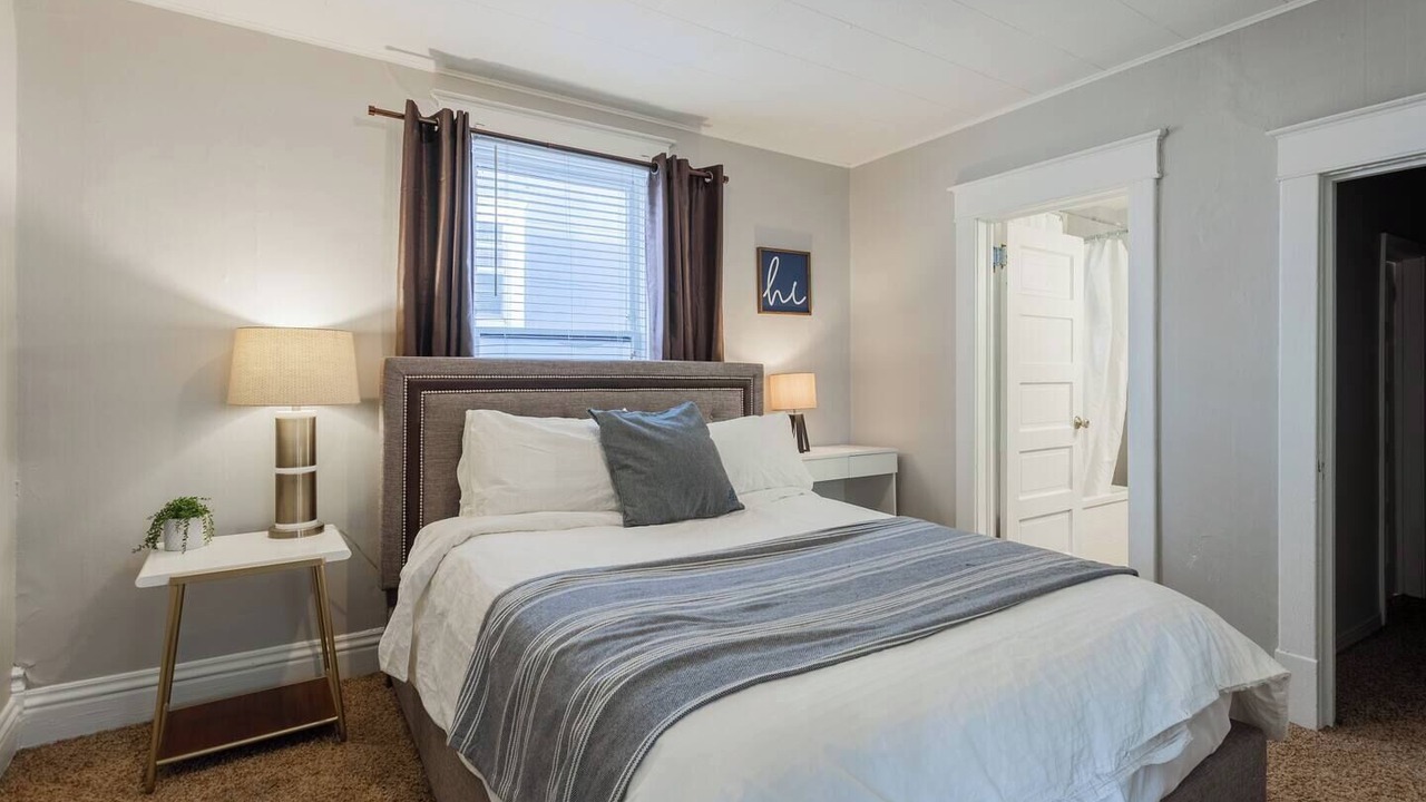 Photo of Bedroom in West Plaza